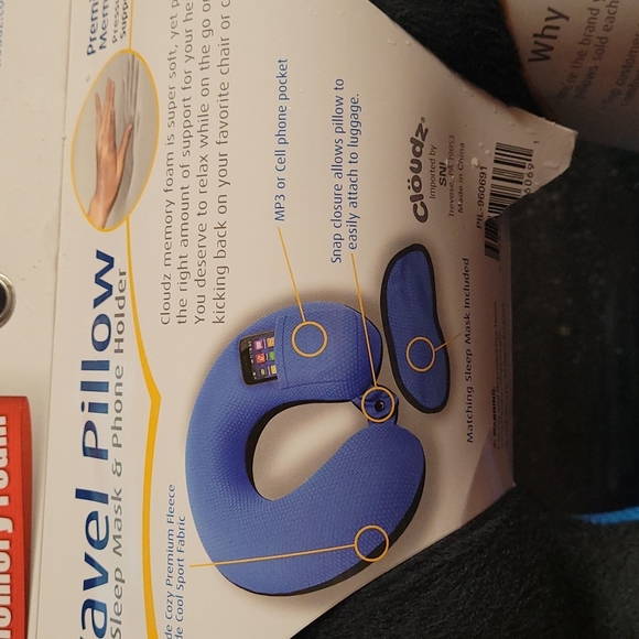 🚗🛫Travel Pillow w/ Sleep Mask - Picture 10 of 11